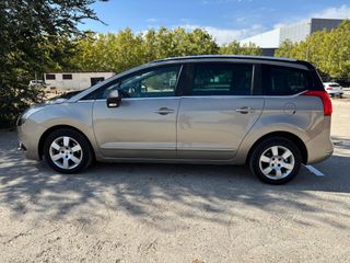 Peugeot 5008 2013