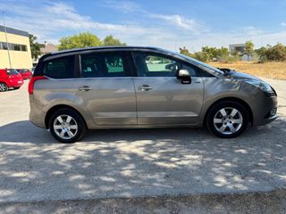 Peugeot 5008 2013