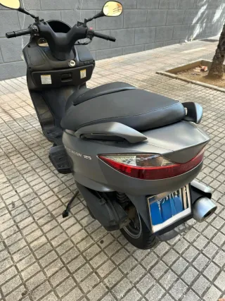 Suzuki Burgman 125.Año 2008.35.100 kilómetros.