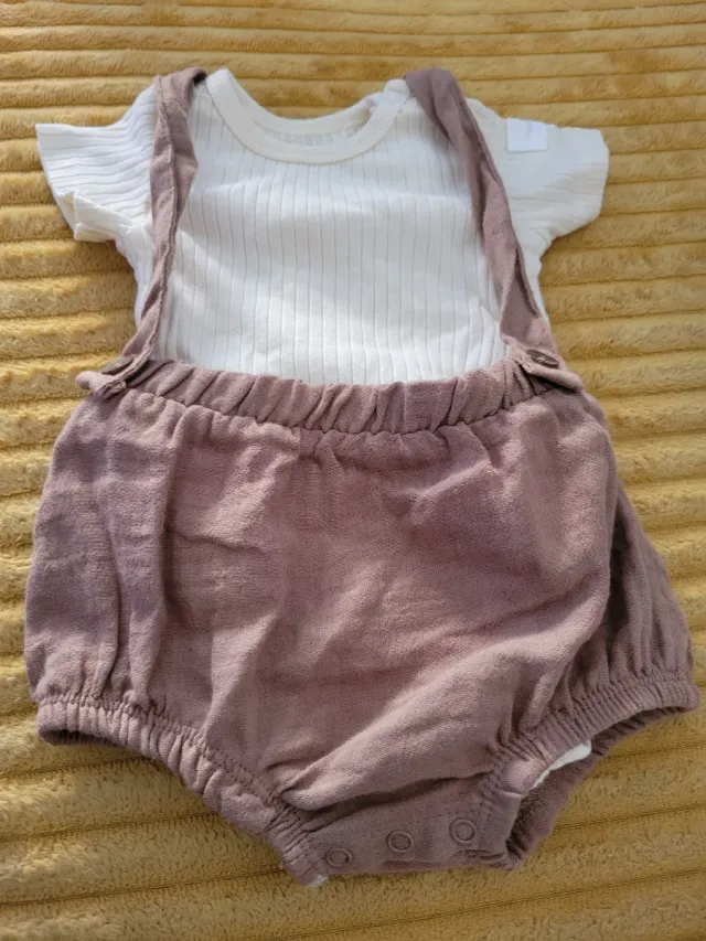 Conjunto bebé body y bombacho tirantes