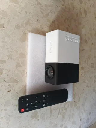 Mini Proyector LED Blanco y Negro