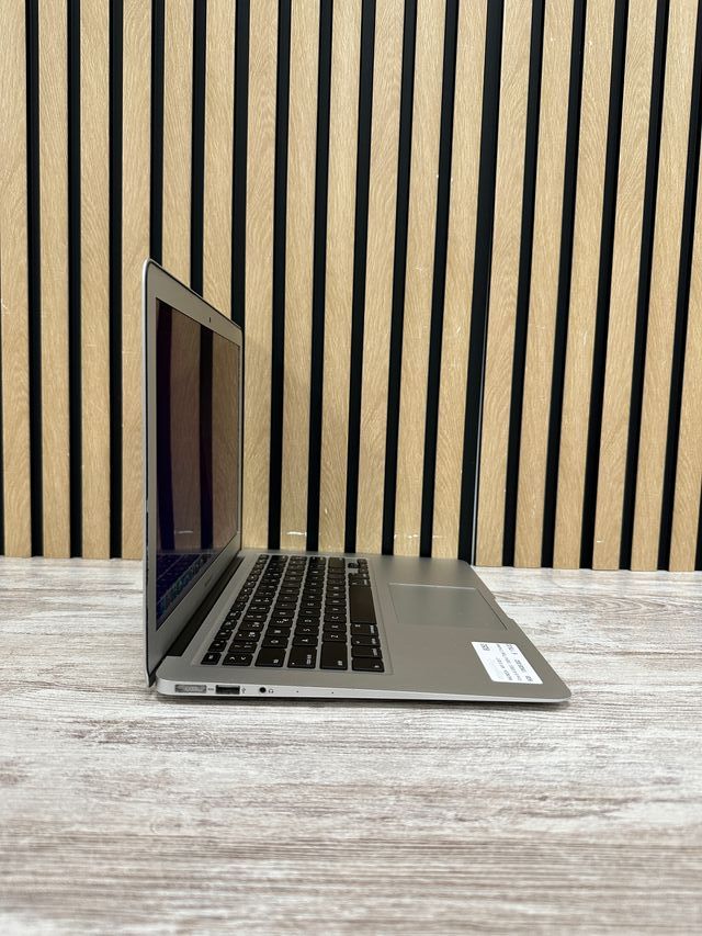 MacBook Air 13" 2017 i5 8gb 128gb SSD