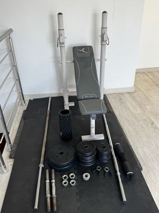 Banco de pesas y accesorios gimnasio