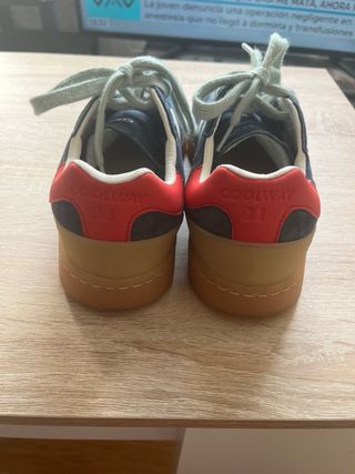 Zapatillas Coolway azules y rojas