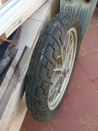Llanta BMW R65 (79-85) con neumático