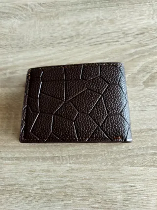 Billetera de hombre marrón con diseño