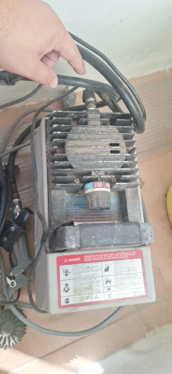 Compresor y aerógrafo sin usar