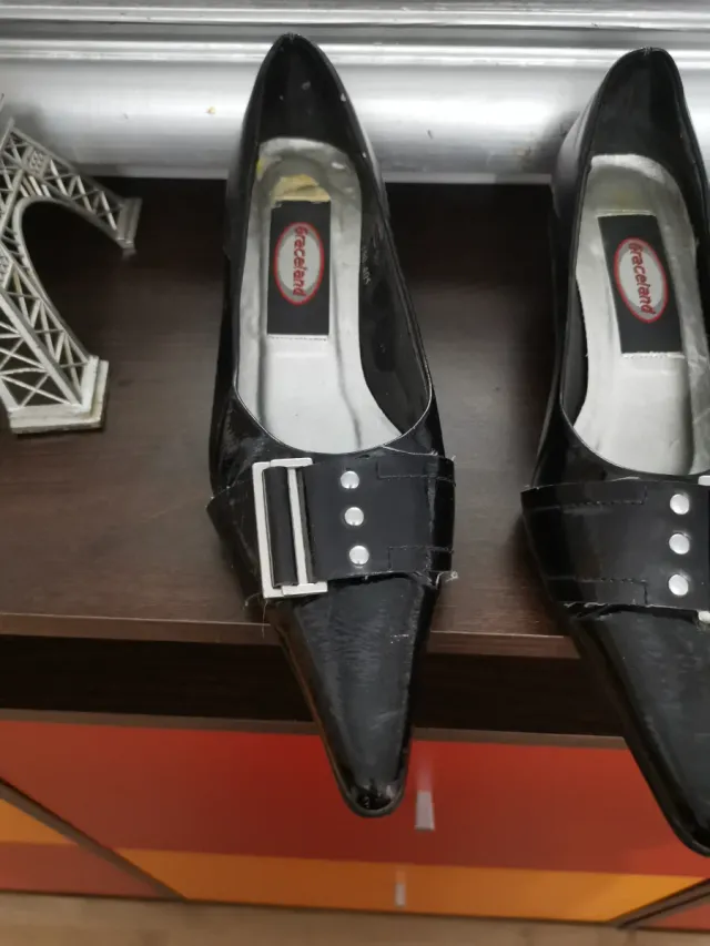 Zapatos de charol negros