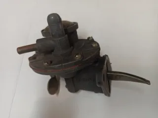 Bomba de combustible coche antiguo. 