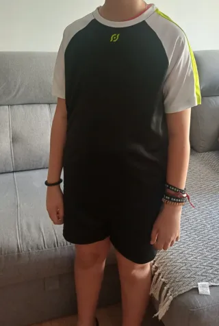 Conjunto deportivo niño