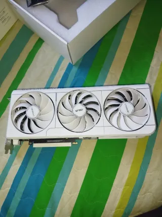 RTX 5070 PRIME ASUS BLANCA