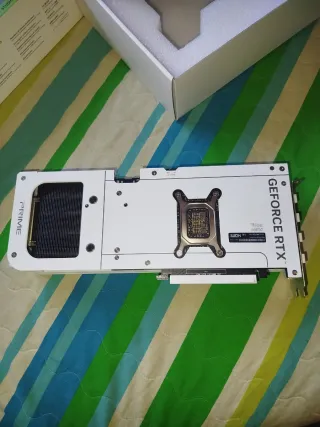 RTX 5070 PRIME ASUS BLANCA