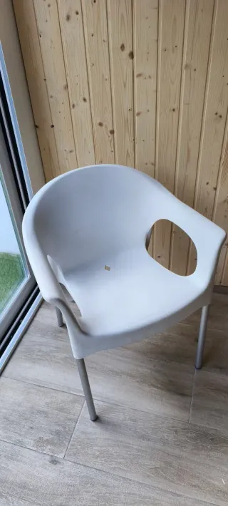 20 Sillas blanca + 3 Mesas maletín muebles oferta