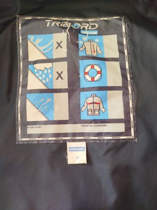 Chaqueta chubasquero azul y amarilla