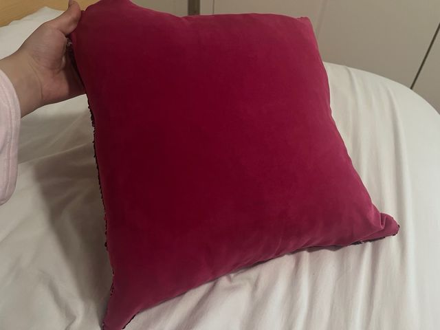 Cojín reversible lentejuelas rosa y plata