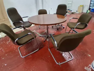 MESA REDONDA CON 6 SILLAS AÑOS 70