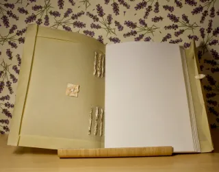 Libro en cartera, reproducción s.XVII