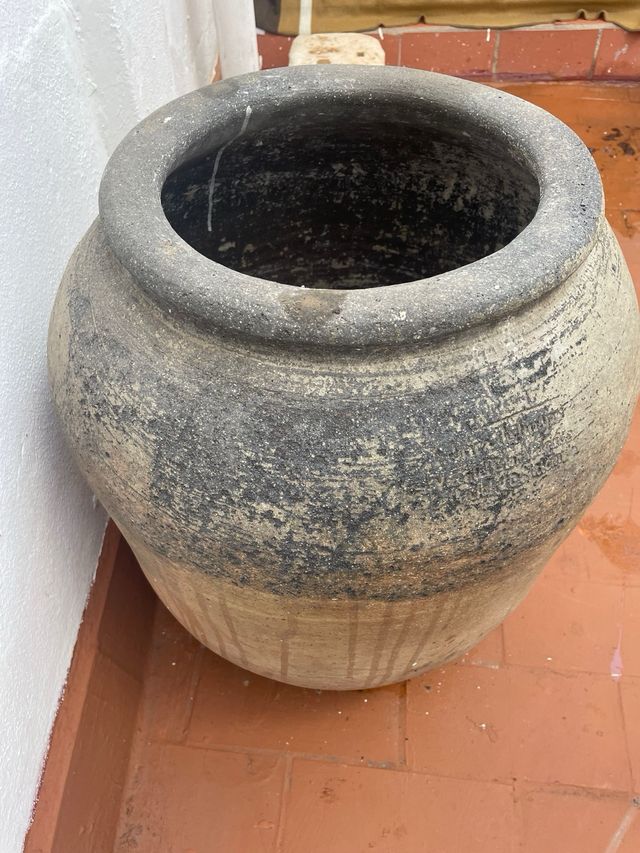 Tinaja de barro antigua
