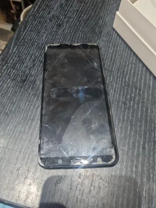 Samsung Galaxy A7 (2018) con caja