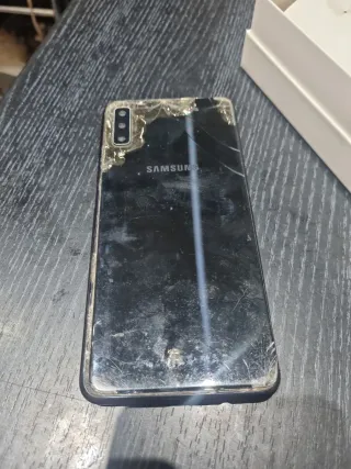 Samsung Galaxy A7 (2018) con caja