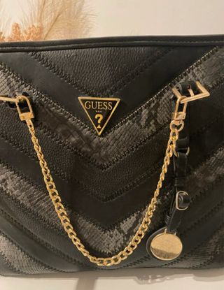 Bolso Guess Negro y Gris