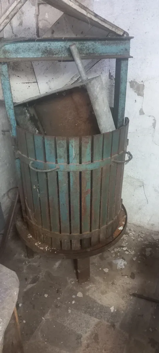 Prensa para vino y despalilladora