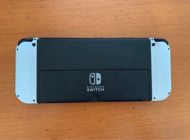Nintendo Switch OLED + Funda Blackfire