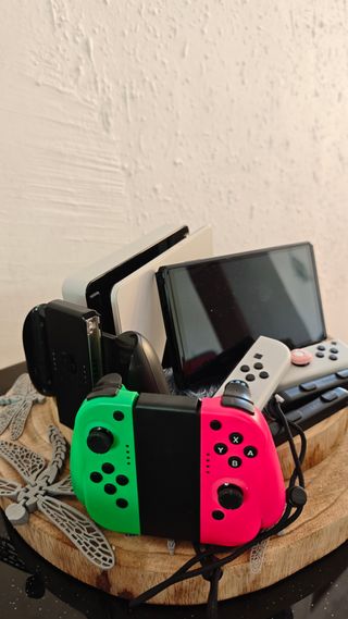 Nintendo Switch OLED bianco + controller aggiuntivo