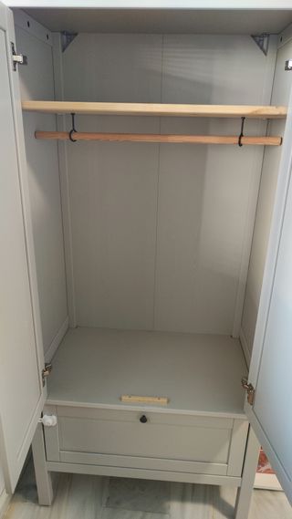 ARMARIO INFANTIL IKEA COLOR GRIS CON PEGATINAS