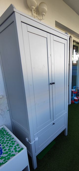 ARMARIO INFANTIL IKEA DE MADERA COLOR GRIS