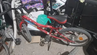 Bicicleta infantil roja