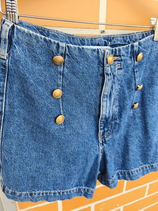 2x1 vaqueros Zara botones dorados