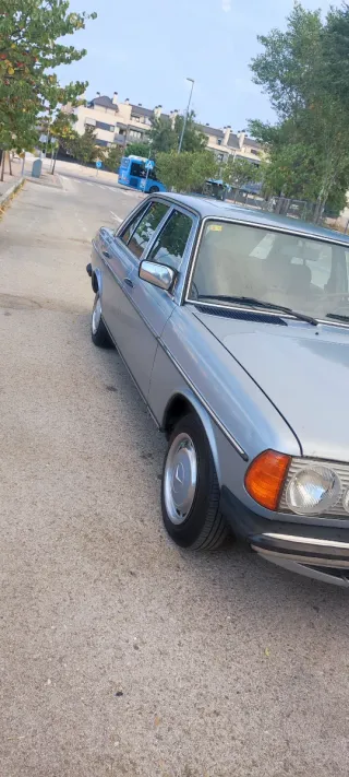 Mercedes-Benz Clase E 1981