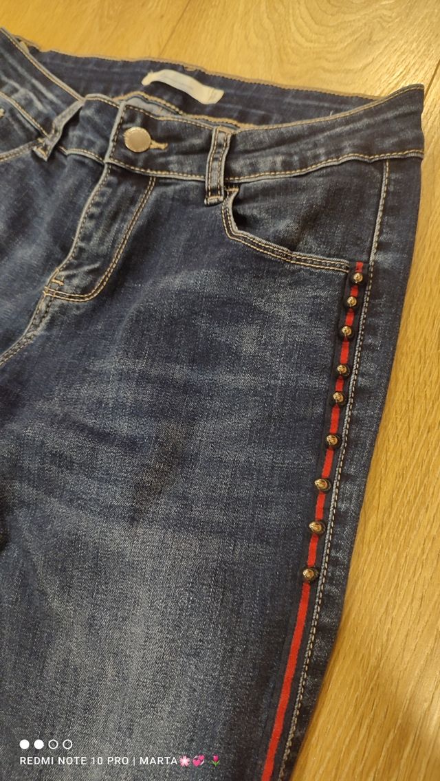 Pantalón vaquero con detalle lateral