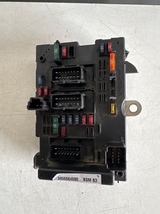 Caja de reles fusibles BSM B3 : 9650664080