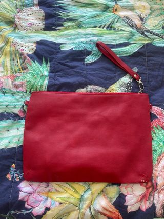 Bolso Clutch Rojo Stradivarius Tachuelas