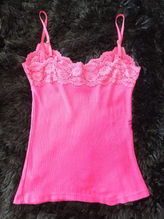Camiseta tirantes rosa con encaje