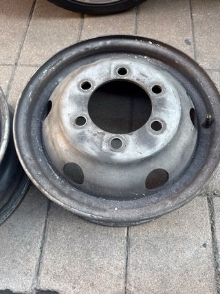 2 Llantas Furgon IVECO 16 Pulgadas