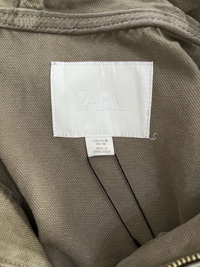 Chaqueta Zara con cremallera y capucha