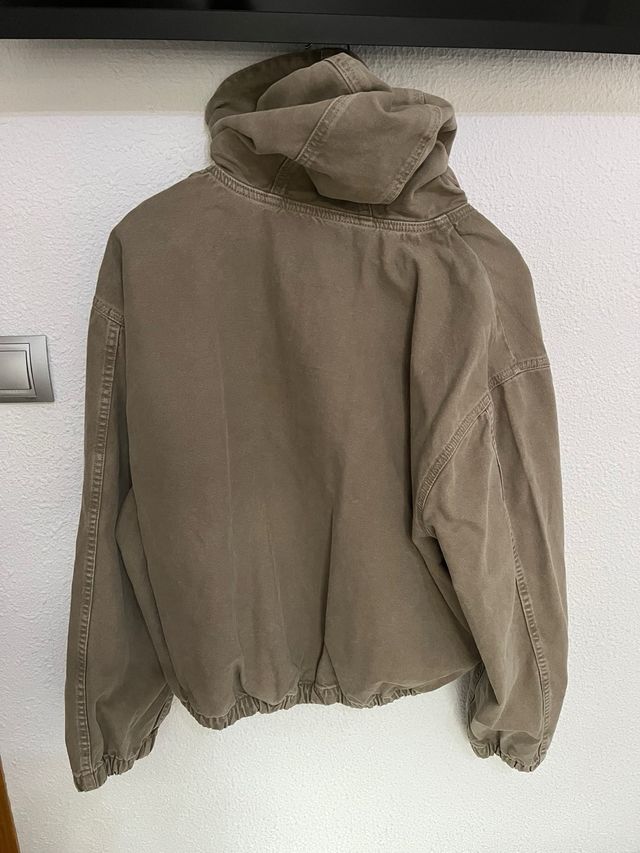 Chaqueta Zara con cremallera y capucha