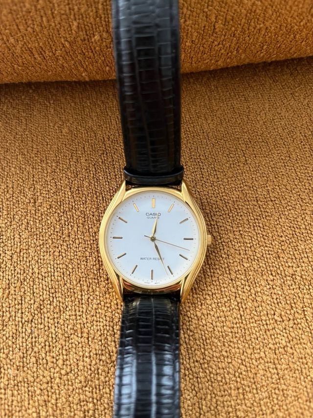 Reloj Casio Dorado y Negro