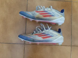 Botas de fútbol F50 gama alta Talla 41.5