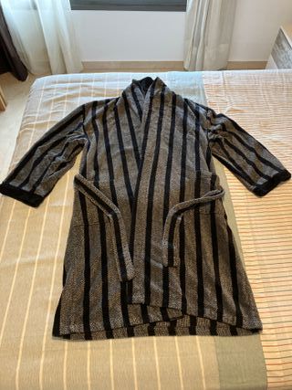 Albornoz Talla Única Gris y Negro con bolsillos