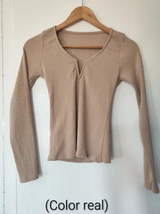 Camiseta beige escote V manga larga Talla S