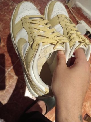 Nike Bambas Blancas y color crema 