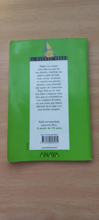 Siete caperucitas y un cuento con lobo