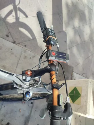 Bicicleta eléctrica Onaro buen estado autonomía 25