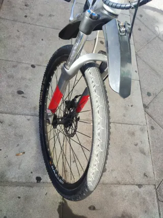 Bicicleta eléctrica Onaro buen estado autonomía 25