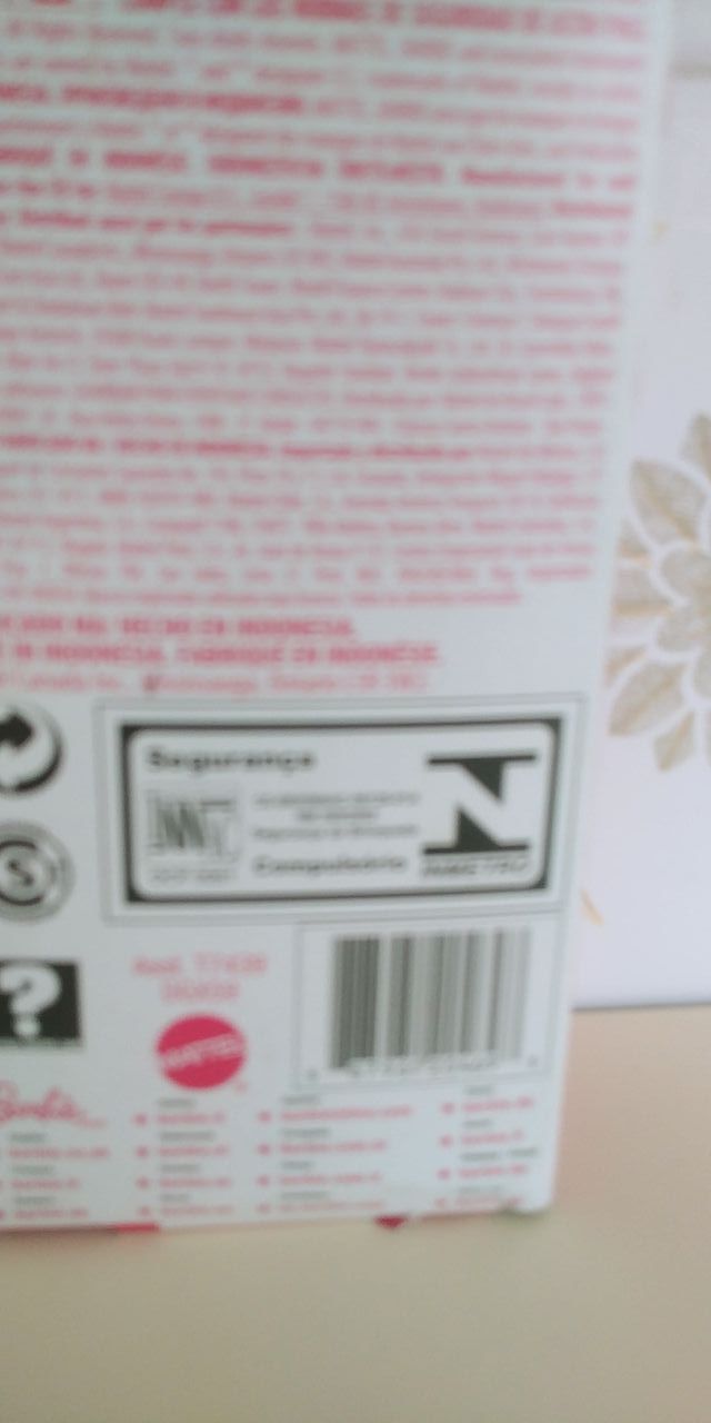 Muñeca Barbie en caja original sin abrir