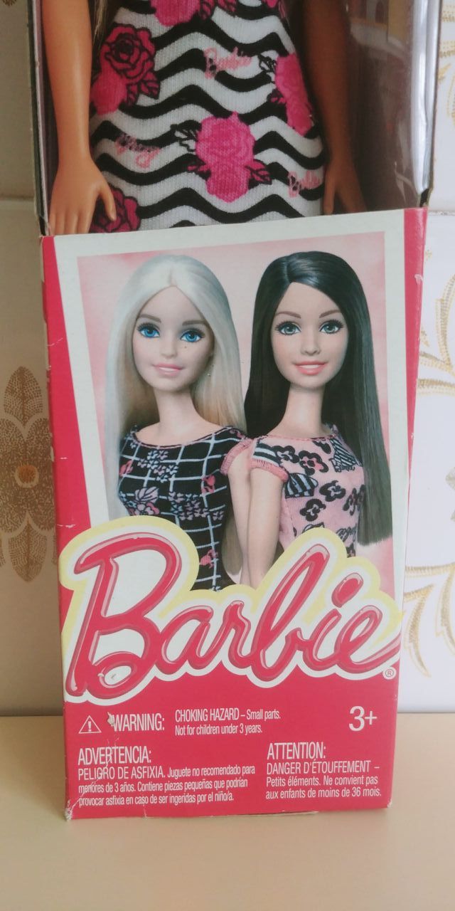 Muñeca Barbie en caja original sin abrir